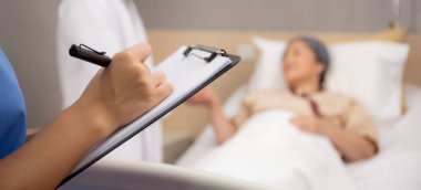 Hastane, tıbbi ve hasta yaşlı hastalarla birlikte sağlık ve sağlık hizmetleri, hastalıkları ve hastalıkları inceleyen, hasta, yaşlı ve sağlıksız.