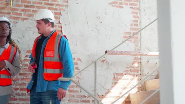 Équipe Architecte Ingénieur Portant Casque Sécurité Inspection Planification Construction Sur — Video