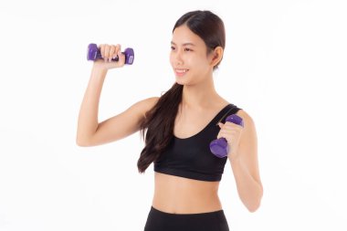 Güzel, genç Asyalı bir kadının dambılı kaldırışı, beyaz arka planda izole edilmiş, kadın spor eğitimi, kas gücü, spor ve sağlık konsepti için dambıl tutuşu..