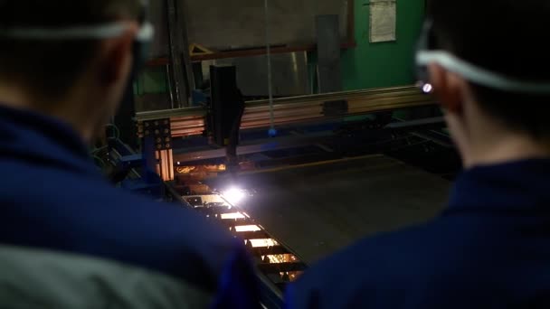 Workers Background Cnc Plasma Cutting Machine Modern Production Technologies Metal — Vídeo de stock