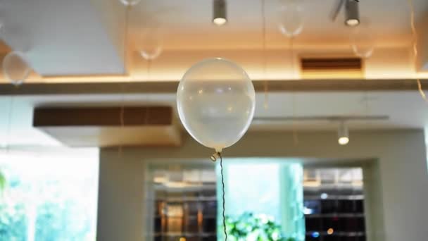 Video Close Isolated Helium Balloon Festive Banquet Hall Concept Holiday — Vídeo de Stock