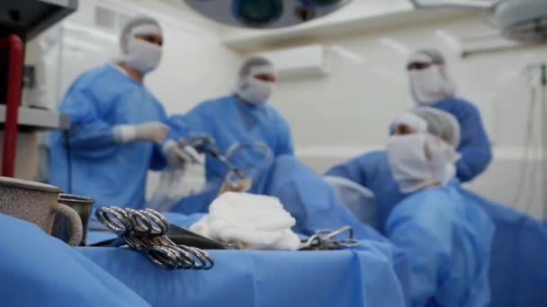 Cirurgia Médica Laparoscópica Por Uma Equipe Cirurgiões Hospitalares Esfregaços Que — Vídeo de Stock