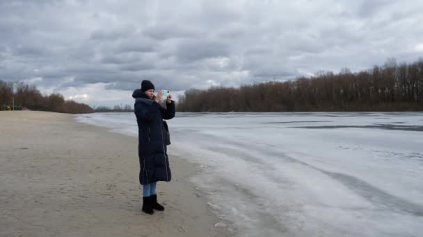 Walk White Caucasian Girl Takes Pictures Nature Frozen River Smartphone — Stockvideo