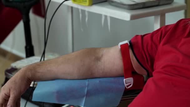Close Man Hand Tied Tourniquet Preparing Patient Blood Donation Donor — Stock Video