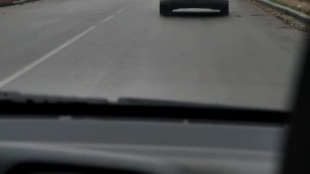 Вид Від Першої Особи Пасажирського Сидіння Автомобіля Автомобілі Проходять Попереду — стокове відео