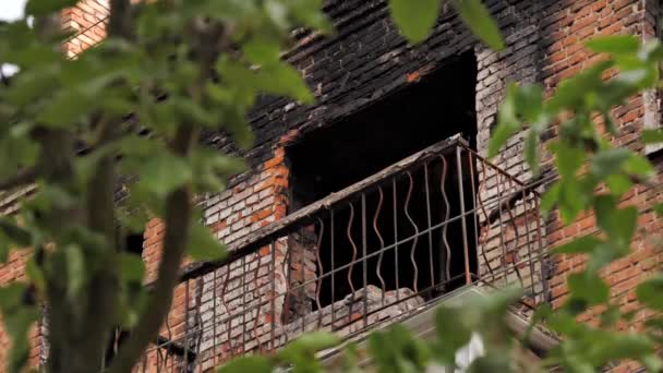 Θέα Από Δρόμο Ενός Καμένου Διαμερίσματος Πολυκατοικία Μετά Από Έκρηξη — Αρχείο Βίντεο