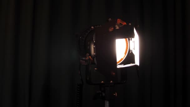 Éblouissement Appareil Éclairage Professionnel Studio Équipement Dans Studio Photo Vidéo — Video