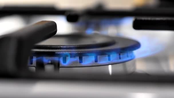 Encendiendo Apagando Estufa Gas Primer Plano Llama Durante Funcionamiento Del — Vídeos de Stock