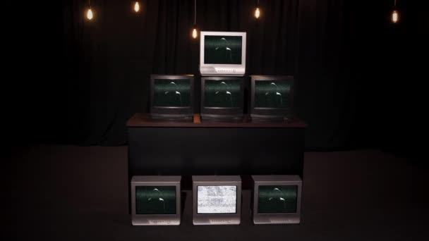Bir Sürü Statik Gürültülü Retro Televizyon Yığını Dijital Kodlu Siyah — Stok video