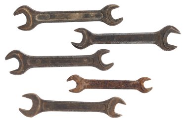 Paslı anahtarlar, beyaz arka planda izole edilmiş yayıcılar..