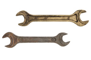 Paslı anahtarlar, beyaz arka planda izole edilmiş yayıcılar..