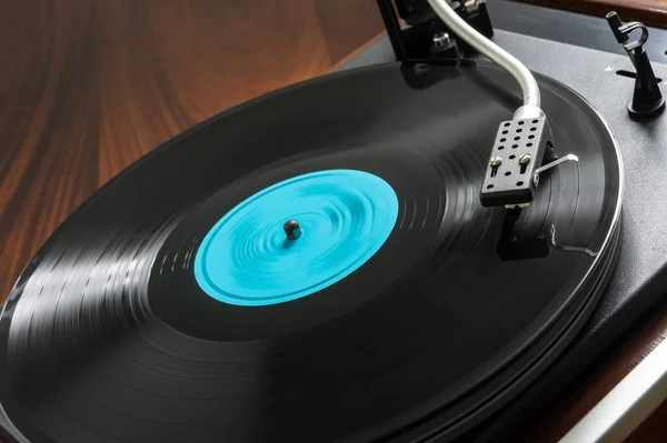 Odtwarzacz Płyt Gramofon Winylowy Podczas Odtwarzania Płyty Zbliżenie Rekordu — Zdjęcie stockowe