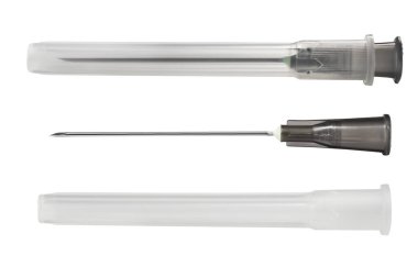 Şırınga seti: kapaklı iğne, kapaklı. beyaz arkaplanda izole