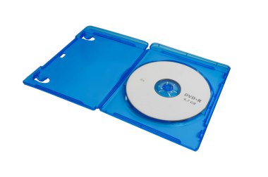 Şeffaf mavi plastik bir kutunun içinde beyaz bir arka planda izole edilmiş boş bir DVD diski. Teknoloji, veri depolama ve medya temaları için uygun. beyaz arkaplanda izole