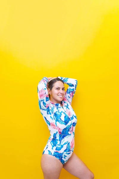 Sexy Middle Aged Latin Caucasian Woman Smiling Wearing Bikini — Stock Photo, Image