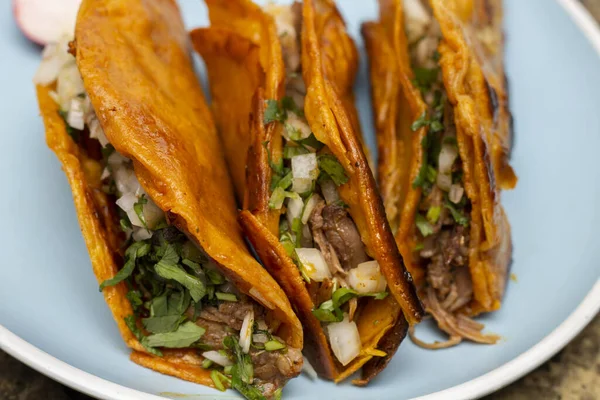 Close Crispy Birria Tacos Mexican Food ロイヤリティフリーのストック画像