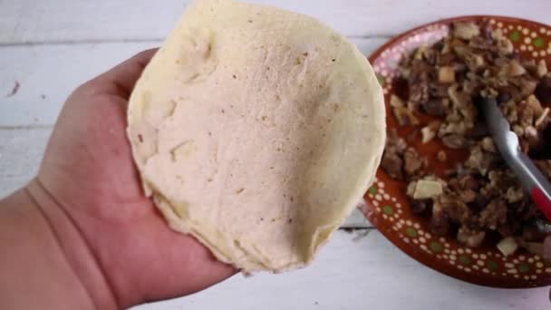 Persönliche Sicht Der Person Die Carnitas Taco Macht Mexikanisches Essen — Stockvideo