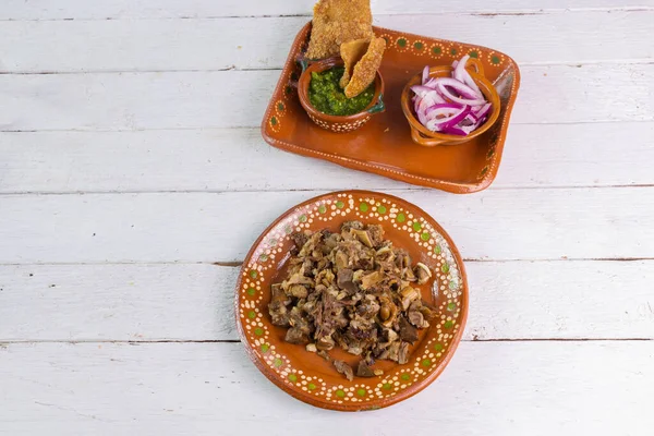 Plato Tradicional Con Carnitas Salsa Verde Con Cebolla Chicharron Comida — Foto de Stock