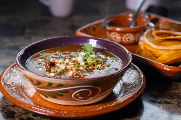 Biftek Kırmızı Soslu Geleneksel Meksika Yemeği Meksika Yemeği Stok Fotoğraf