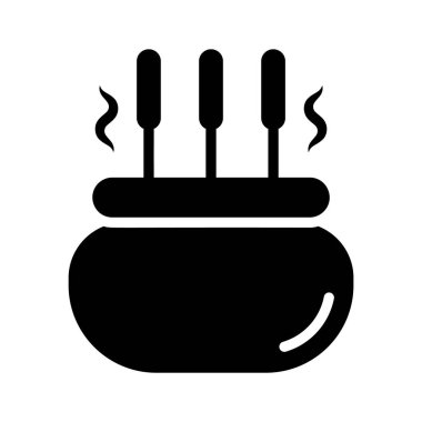 Sakinleştirici kokular yaymak için zarif bir tütsü yakıcı.