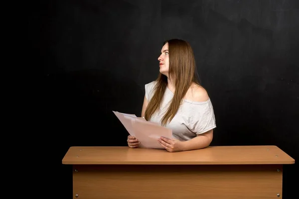 Girl Slavic Appearance Sits Table Looks Away Office Worker Black — Stock Photo, Image