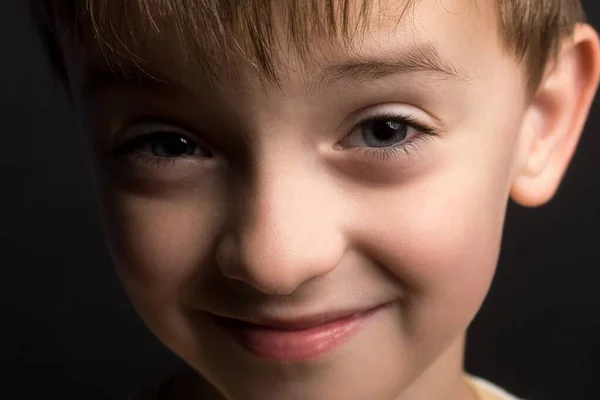 Portret Dziecka Słowiańskim Wyglądzie — Zdjęcie stockowe