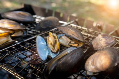 Yazın ızgara midye.