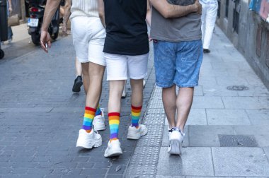 Bir. Gururu Renkli Çoraplar ve Günlük Stil ile Kutlamak (124; 04 Temmuz 2024 - 124; Madrid,