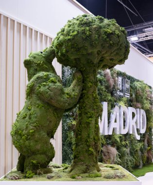 January 25, 2025; Madrid; Spain: A moss-covered sculpture of a bear and a tree at a tourism event, highlighting the cultural symbol of Madrid. clipart