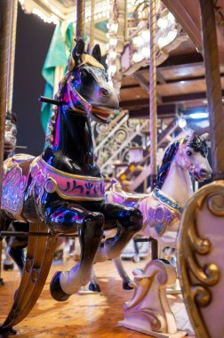 Zamansız Kaprisler: Çocukluk rüyalarını ve Eğlence Parkının neşesini uyandırmak.