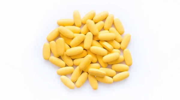 Detailní Struktura Žlutých Multivitaminových Tablet Bílém Pozadí Zdravý Životní Styl — Stock fotografie