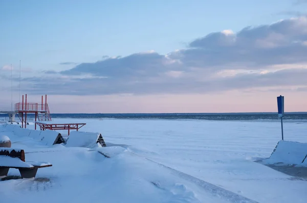 Neve Sulla Spiaggia Durante Tramonto Paesaggio Invernale — Foto Stock