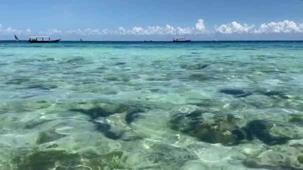 Prachtig Landschap Met Azuurblauw Oceaanwater Tegen Blauwe Lucht Vakantie Reizen — Stockvideo