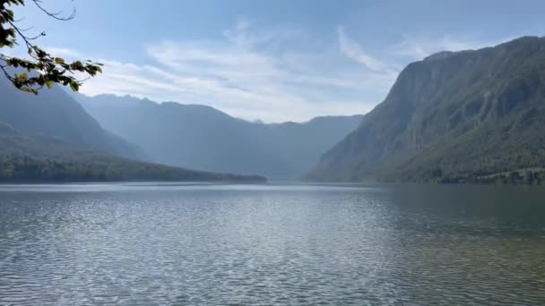 Hermosa Vista Del Lago Bohinj Eslovenia Día Claro Soleado Imágenes — Vídeos de Stock