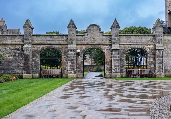 İskoçya 'daki St Andrews Üniversitesi' nin kapısı.