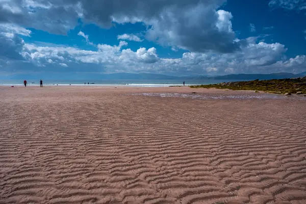 Червоний Піщаний Пляж Низькому Припливі Аплекс Бей Люди Ходять Купаються Стокове Фото