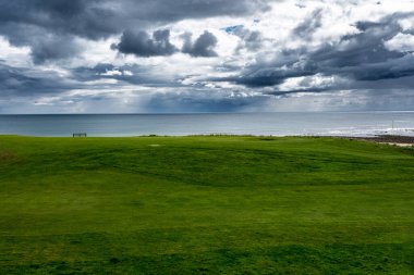 Brora köyündeki golf kulübü, Doğu İskoçya, Kuzey Denizi