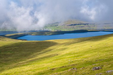 Slttaratindur 'a yürüyüş, Ovalık Dağ Tepesi, Faroe Adaları' nın en yüksek dağı.