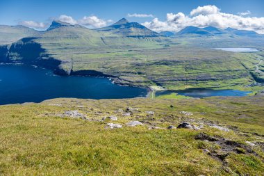 Eidi kentinin havadan görünüşü, Faroe Adaları