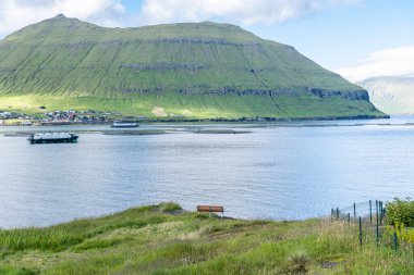 Feroe adalarına yolculuk, güzel küçük bir köy, Hellur.
