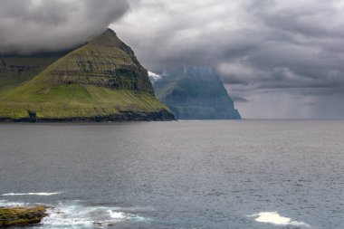 Faroe Adaları 'ndaki Vidoy Adası' ndaki Vidareidis köyünden manzara,