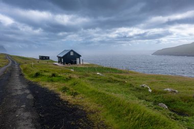 Trollkonufingur, Vagar Adası, Feroe Adaları 'ndaki Witch' s Finger Trail. Manzaralı, ikonik manzara