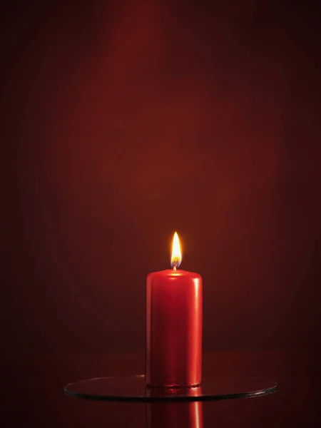 Красная Свеча Красном Фоне — стоковое фото