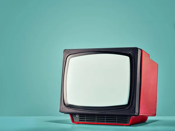 Красный Винтажный Телевизор Синем Фоне — стоковое фото
