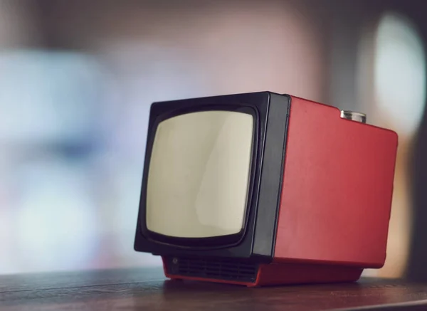 Винтажный Красный Телевизор Ностальгический Шарм — стоковое фото