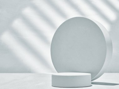 Gölgeli Minimalist Beyaz Dairesel Podyum