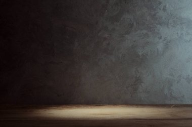 Karanlık Duvarlı Boş Ahşap Yüzey