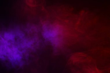 Kırmızı ve mor dumandan oluşan canlı, ruhani bir karışım dengesiz, atmosferik bir arka plan yaratır. Gizem ve yaratıcı ilham uyandırır..