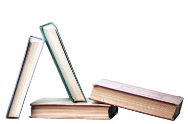 Beyaz Arkaplanda Tarafsız Renklerle Düzenlenmiş Klasik Hardcover Kitapları