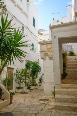 Puglio 'nun beyaz sokakları. İtalya..